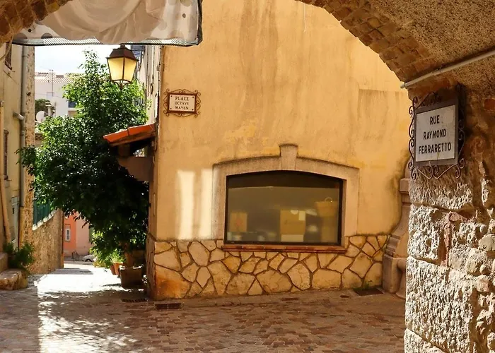 Superbe Deux Pieces Dans Le Vieux Village سا لُرون دو فار