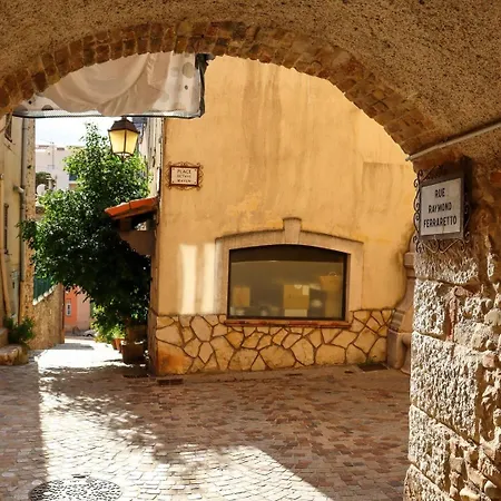Superbe Deux Pieces Dans Le Vieux Village Saint-Laurent-du-Var